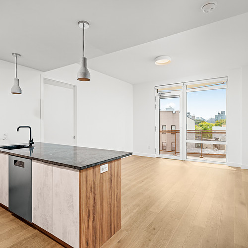 828 Metropolitan Ave